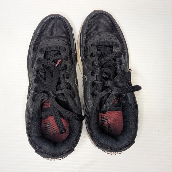 Nike Air Max 90 Youth size 3 Black Red lace up sneakers shoes - Picture 6 of 9